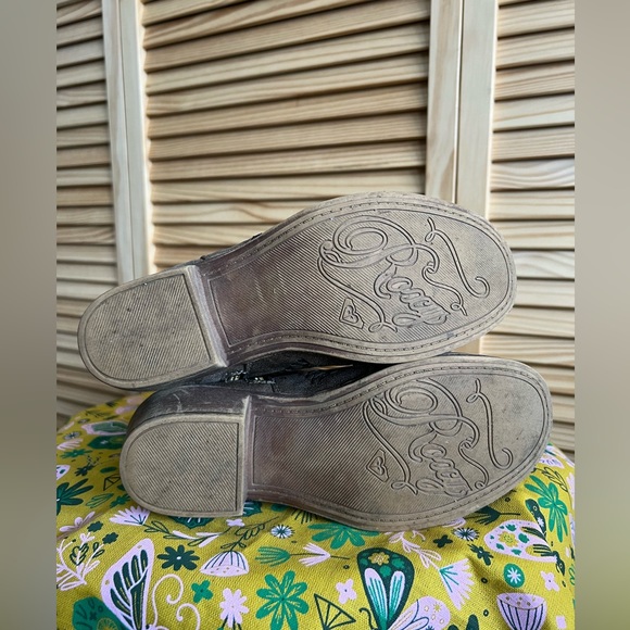 Roxy Tawny buckle styling with braided detail 2 inch Heel Ankle Boots
Size 6.5 - Picture 5 of 10